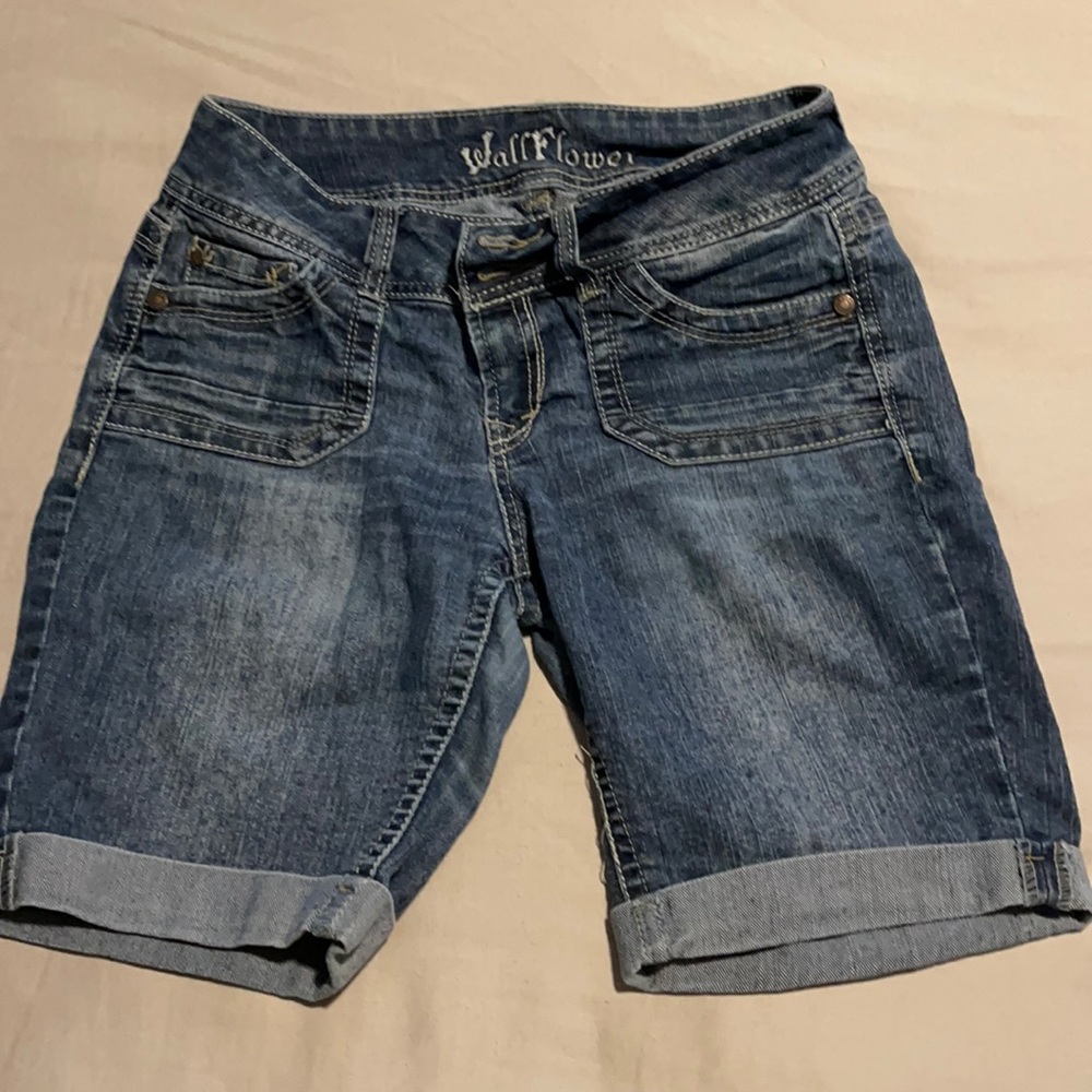 💰SALE!💰 Wallflower juniors Bermuda denim shorts